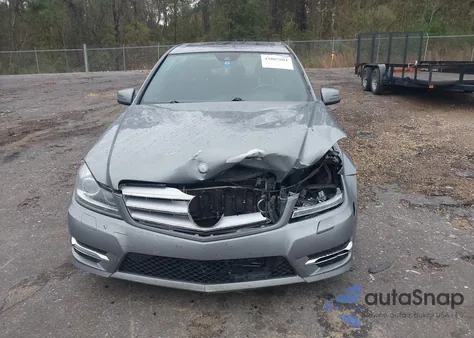 2013 Mercedes-Benz C 300 Sport 4Matic z USA, uszkodzony, nr VIN WDDGF8AB1DG052476